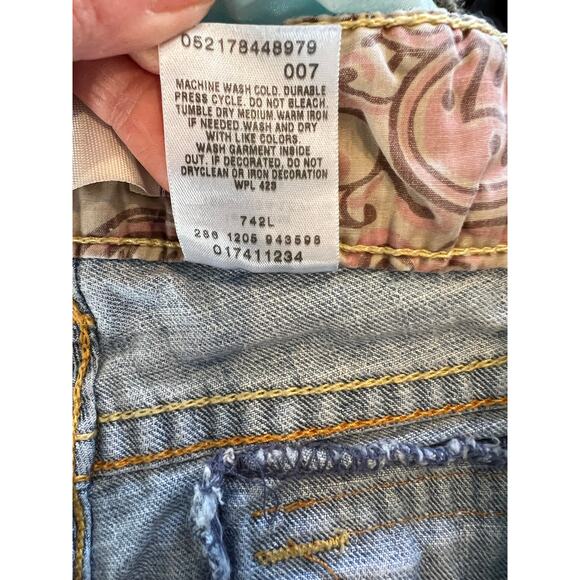 Vintage Levi’s 504 cut off Light Wash denim jean shorts - Picture 5 of 6